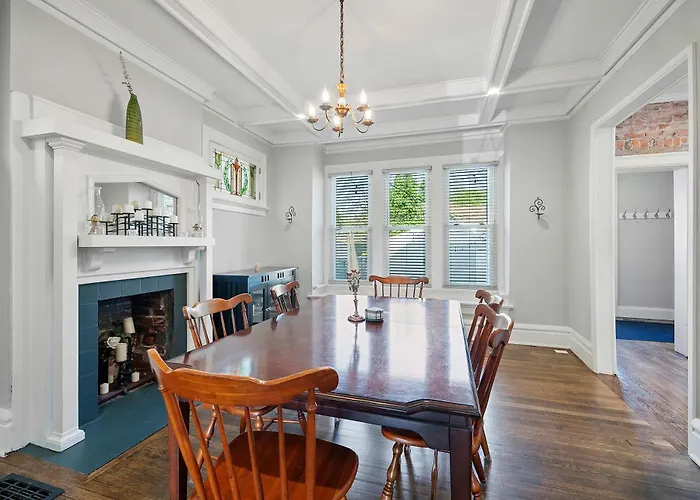 Walk To Franklin Park, 4Br, Sleeps 8 Holiday home