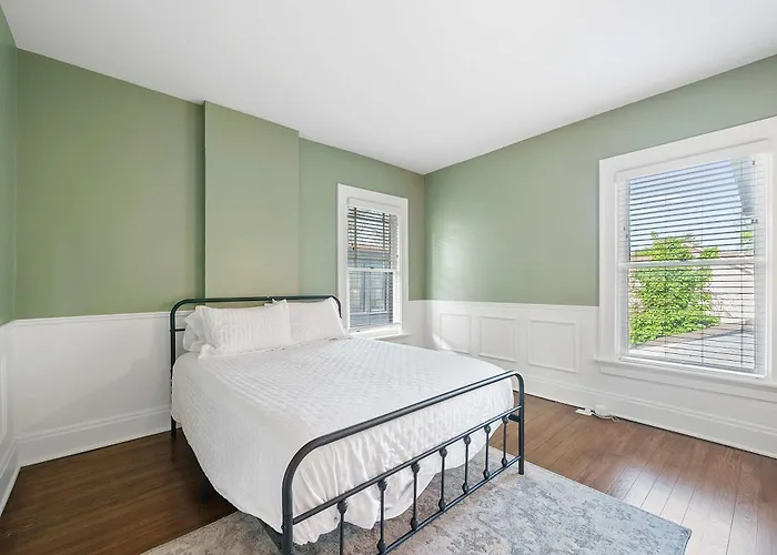 Walk To Franklin Park, 4Br, Sleeps 8