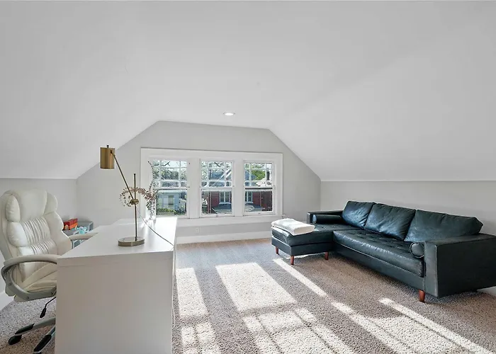 Walk To Franklin Park, 4Br, Sleeps 8
