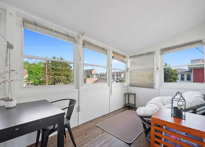 Walk To Franklin Park, 4Br, Sleeps 8 Holiday home *