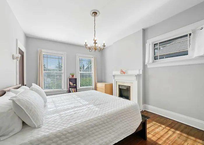 Walk To Franklin Park, 4Br, Sleeps 8 *