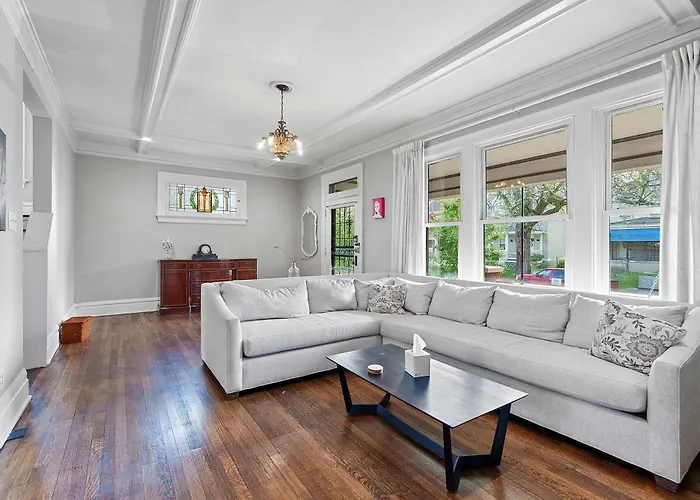 Walk To Franklin Park, 4Br, Sleeps 8 Holiday home *