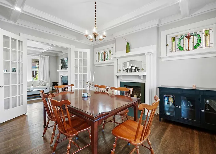 Walk To Franklin Park, 4Br, Sleeps 8 Holiday home